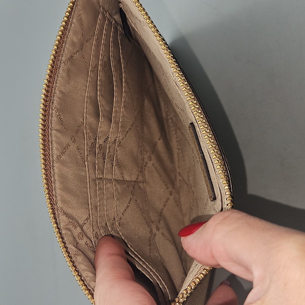 Michael Kors Bags Michael Kors Jet Set Travel XL Clutch - Picture 7 of 15